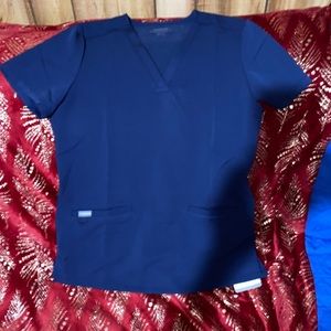 NWT Comenii medical scrub top w/pockets and a spot for a pen